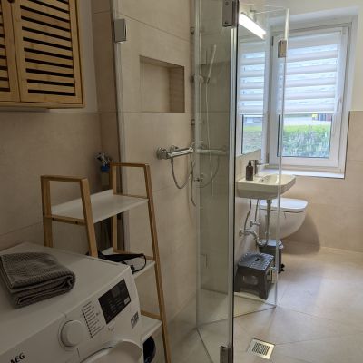 Ferienwohnung mit Badezimmer perfekt für Familien mit kleinen Kindern, große Dusche